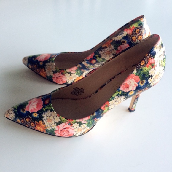 Nine West Flax Floral Patterned Stiletto Pumps - Picture 3 of 6